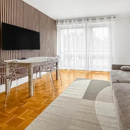 Spacious And Family Apartment